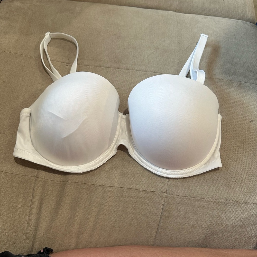PINK Victoria's Secret White Underwire Bra